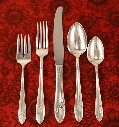 oneida tudor plate silverware.